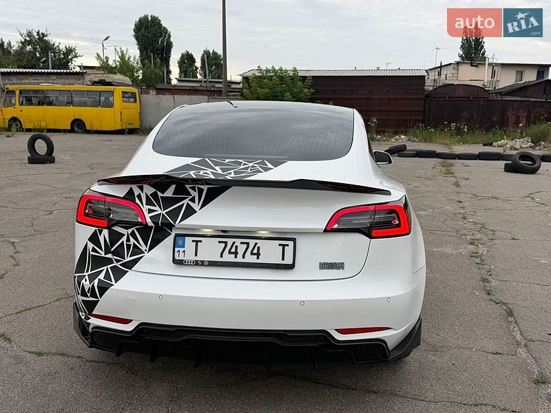 Седан Tesla Model 3 2019 в Киеве