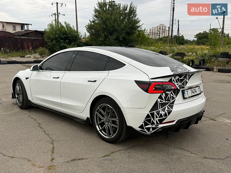 Седан Tesla Model 3 2019 в Киеве