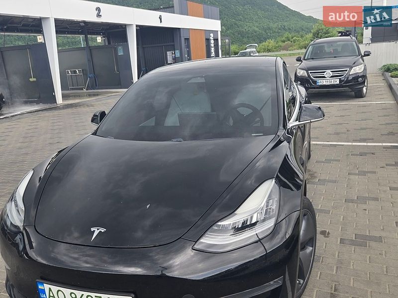 Tesla Model 3 2019