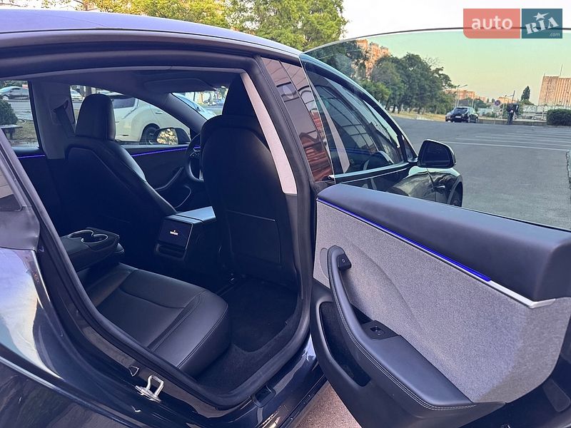 Седан Tesla Model 3 2024 в Одесі