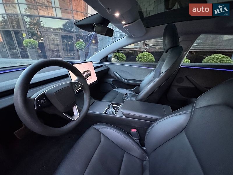 Седан Tesla Model 3 2024 в Одесі