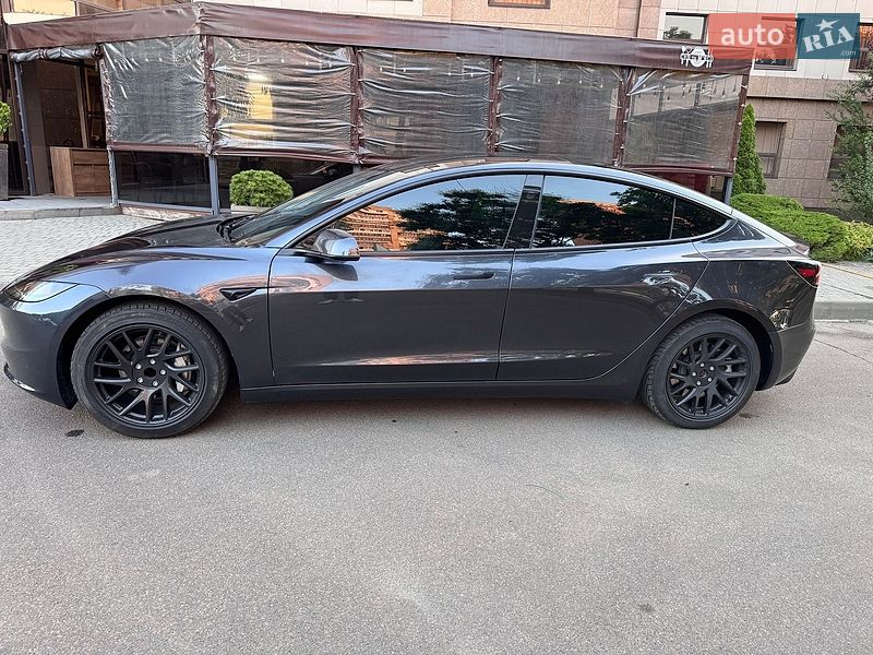 Седан Tesla Model 3 2024 в Одесі