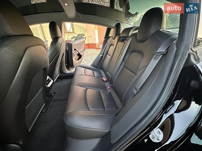 Седан Tesla Model 3 2020 в Києві