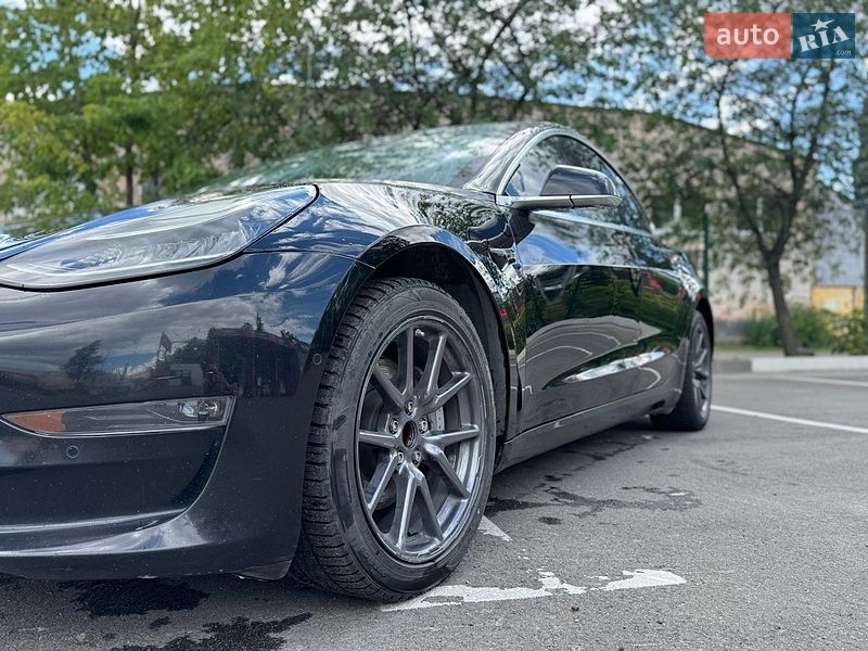 Седан Tesla Model 3 2019 в Киеве