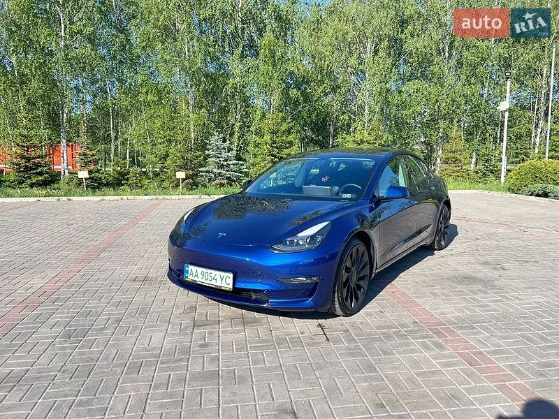 Седан Tesla Model 3 2021 в Киеве