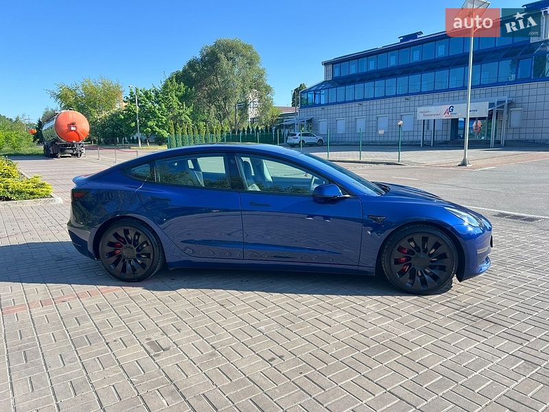 Седан Tesla Model 3 2021 в Киеве