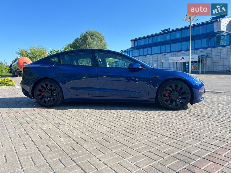 Седан Tesla Model 3 2021 в Киеве