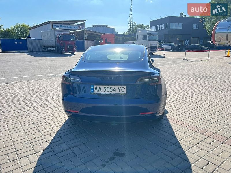 Седан Tesla Model 3 2021 в Киеве