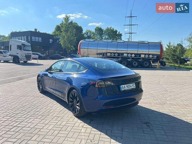 Седан Tesla Model 3 2021 в Киеве