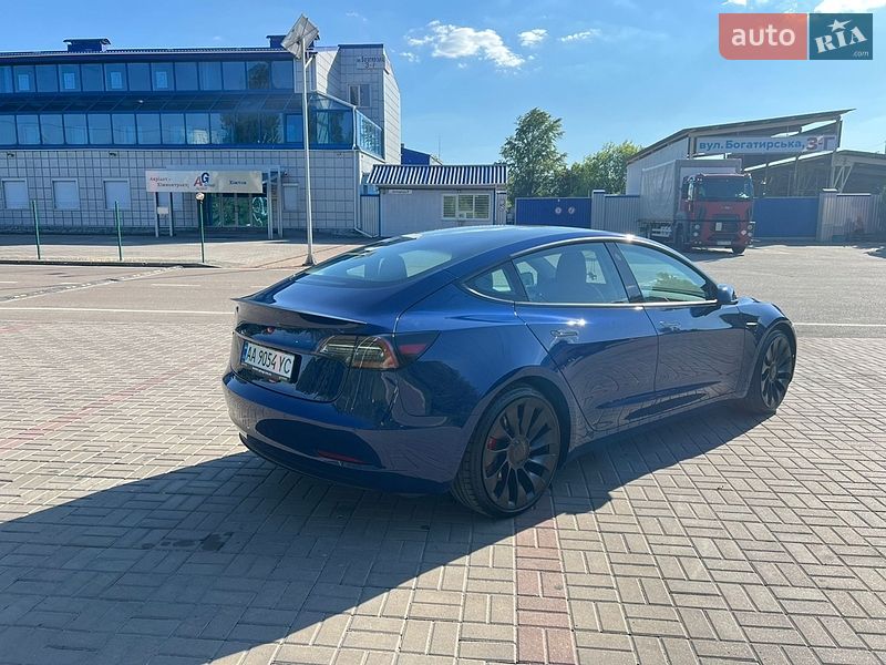 Седан Tesla Model 3 2021 в Киеве
