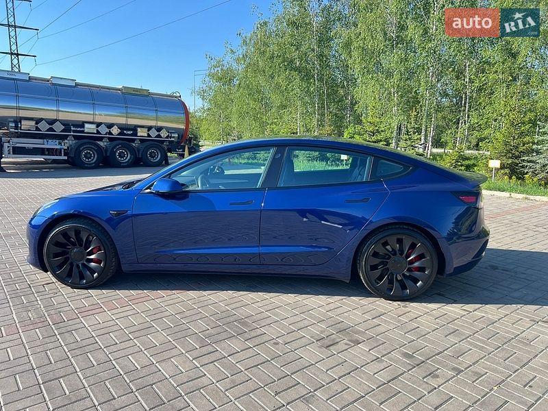 Седан Tesla Model 3 2021 в Киеве