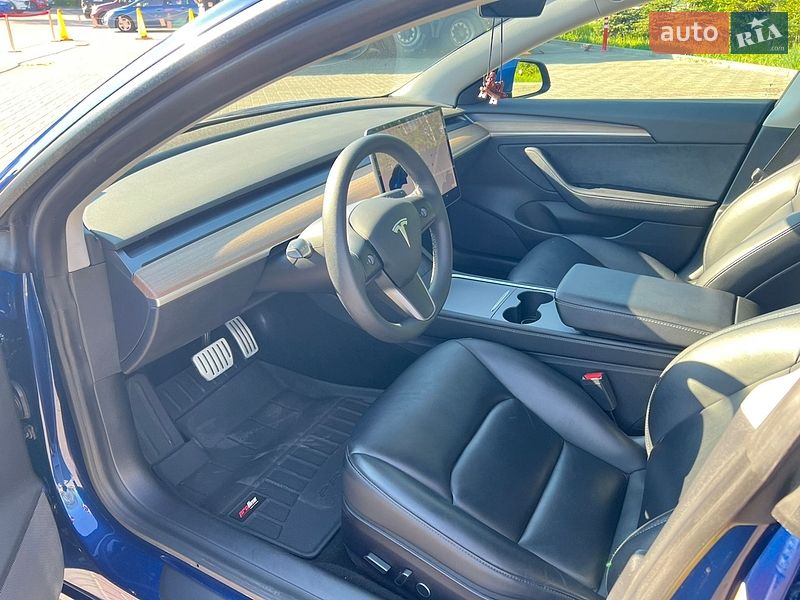 Седан Tesla Model 3 2021 в Киеве