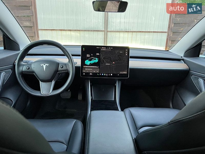 Седан Tesla Model 3 2019 в Полтаві