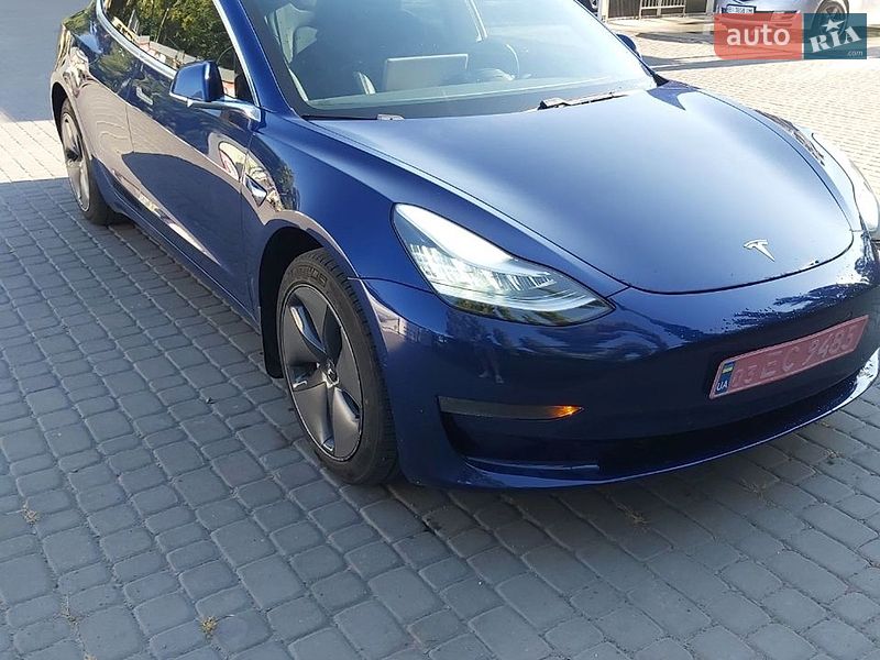 Седан Tesla Model 3 2019 в Полтаві