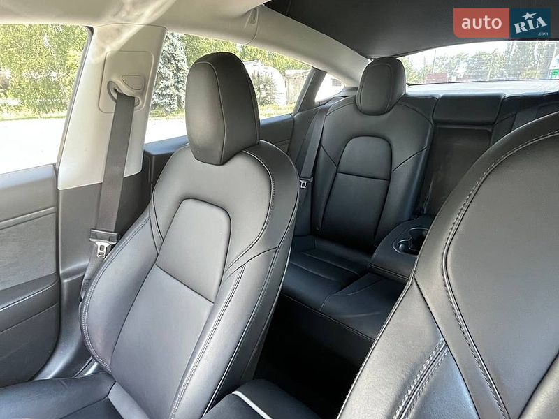Седан Tesla Model 3 2019 в Полтаві