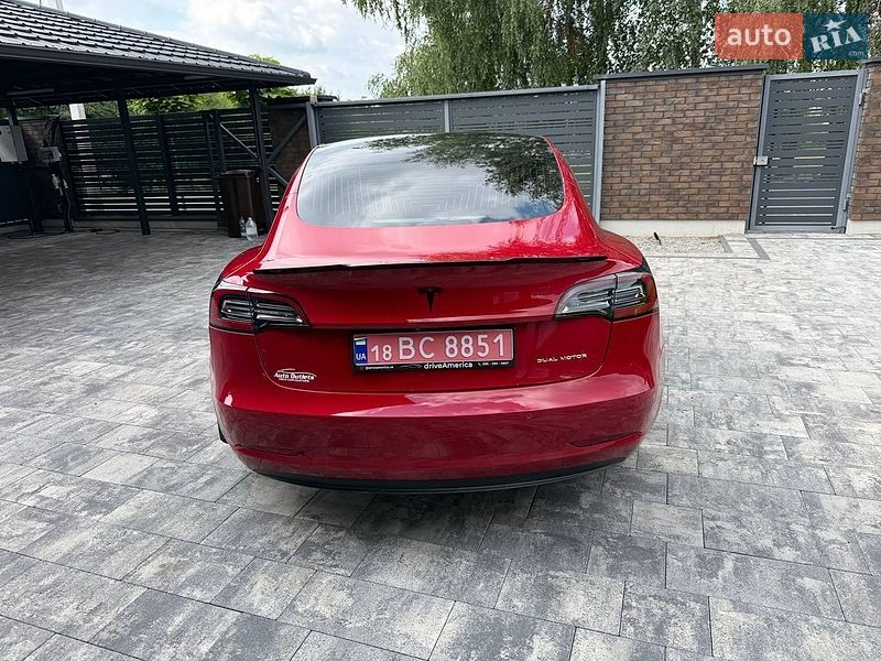 Седан Tesla Model 3 2019 в Луцьку