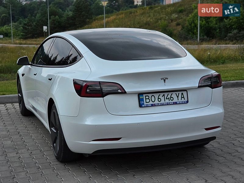 Седан Tesla Model 3 2021 в Тернополе