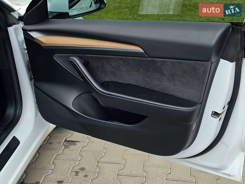 Седан Tesla Model 3 2021 в Тернополе