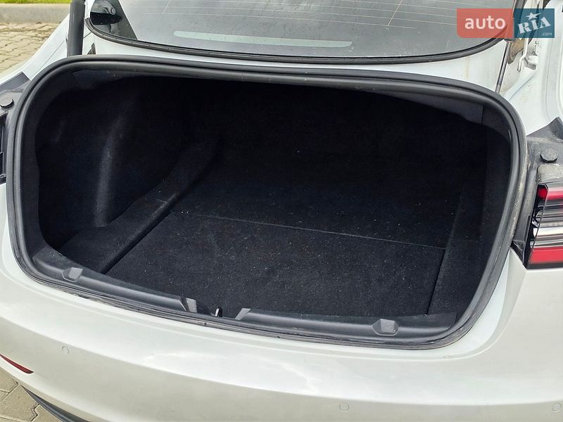 Седан Tesla Model 3 2021 в Тернополі