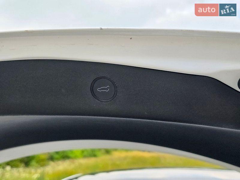 Седан Tesla Model 3 2021 в Тернополе