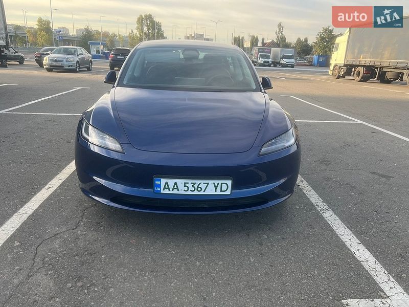 Tesla Model 3 2024