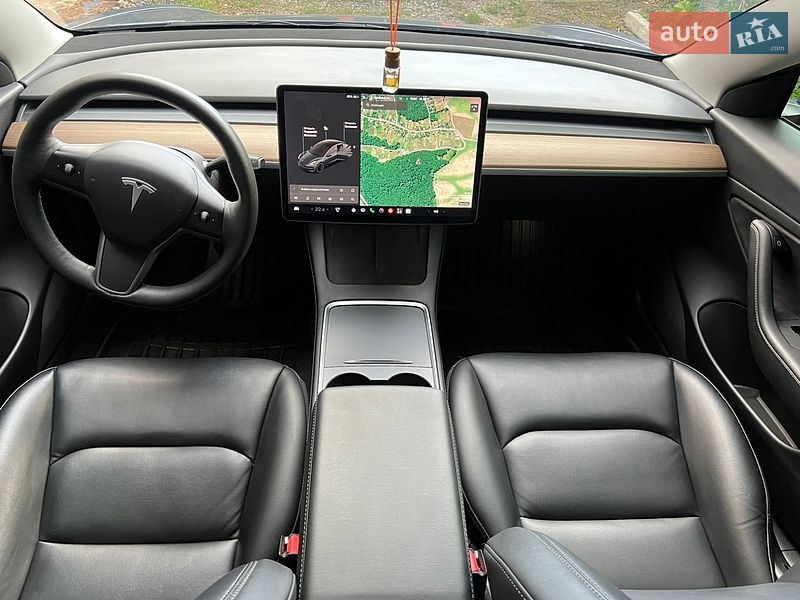 Седан Tesla Model 3 2021 в Барышевке
