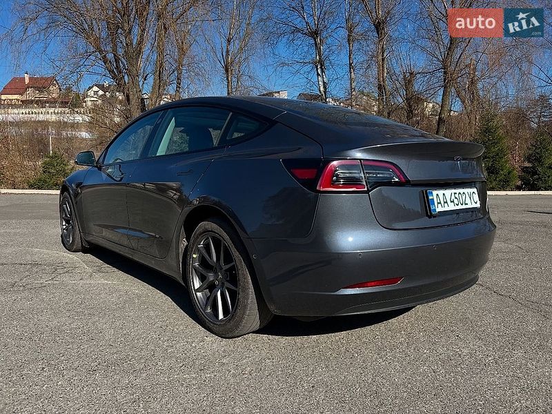 Седан Tesla Model 3 2021 в Львові