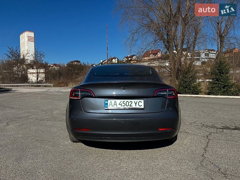 Седан Tesla Model 3 2021 в Львові