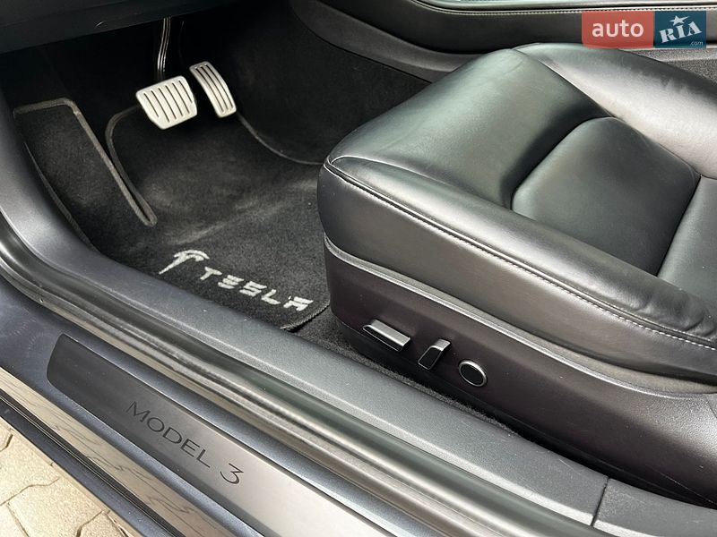 Седан Tesla Model 3 2021 в Хмельницькому
