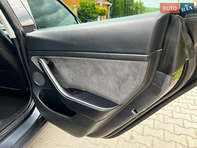 Седан Tesla Model 3 2021 в Хмельницком