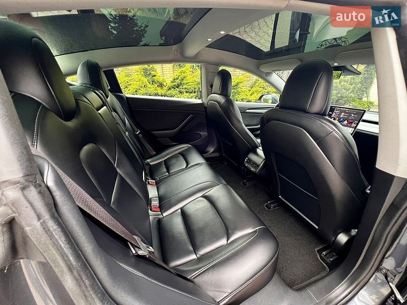 Седан Tesla Model 3 2021 в Хмельницком
