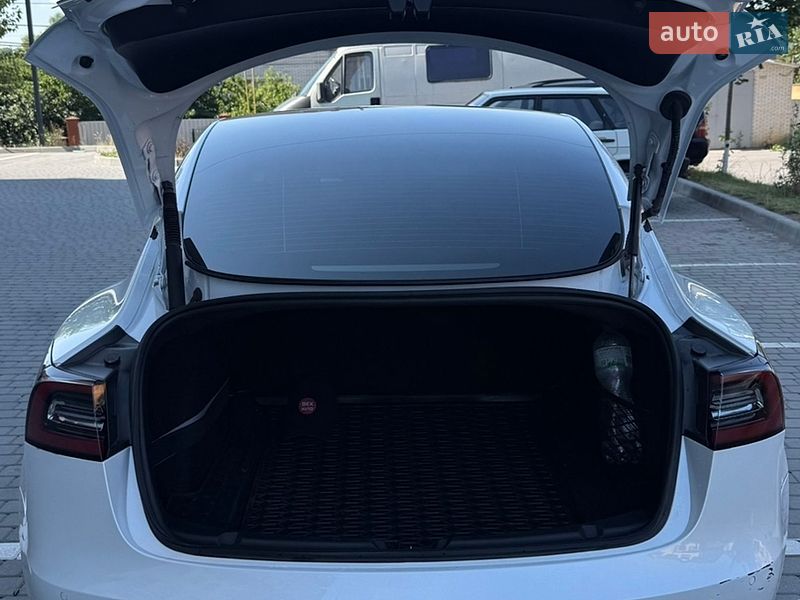 Седан Tesla Model 3 2022 в Вінниці