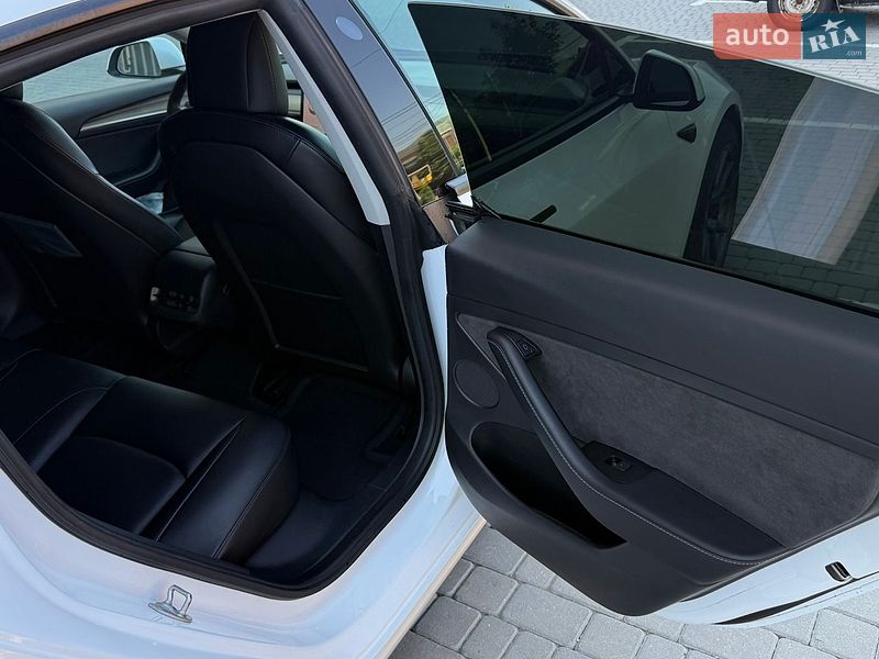 Седан Tesla Model 3 2022 в Вінниці