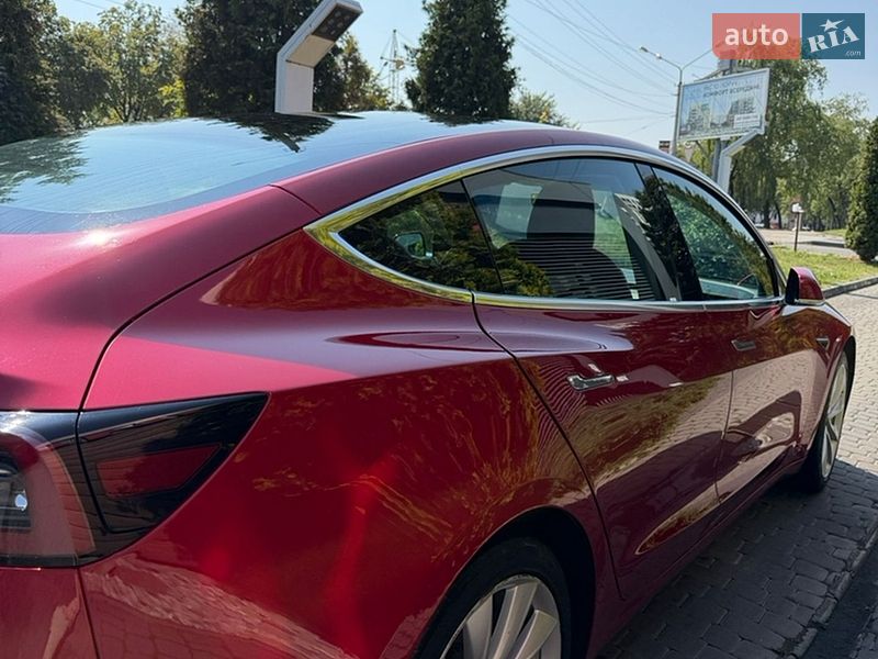 Седан Tesla Model 3 2019 в Львові