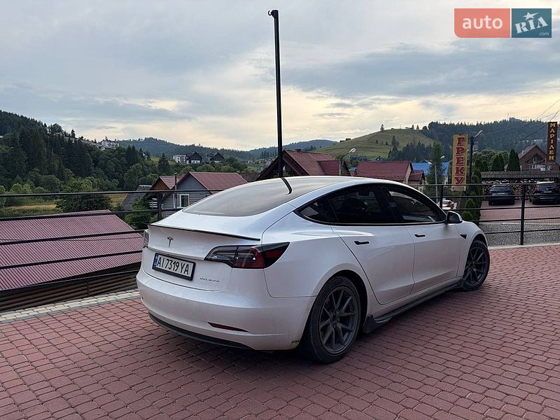 Седан Tesla Model 3 2021 в Киеве