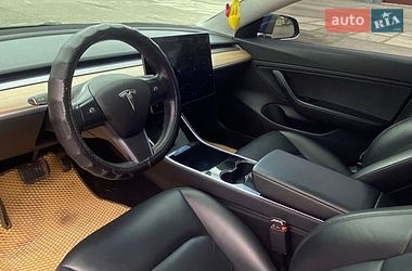 Седан Tesla Model 3 2017 в Валках