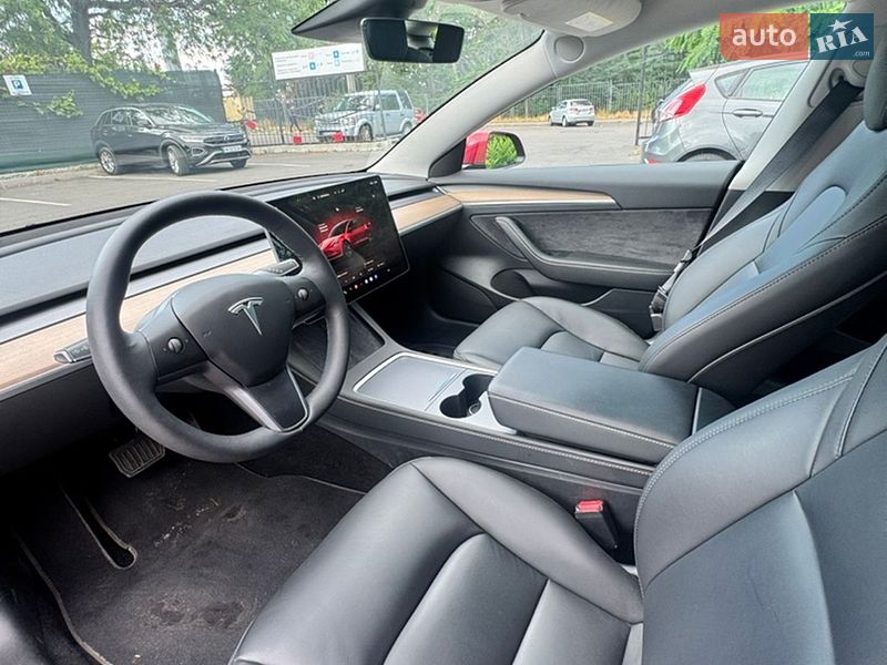 Седан Tesla Model 3 2023 в Одессе