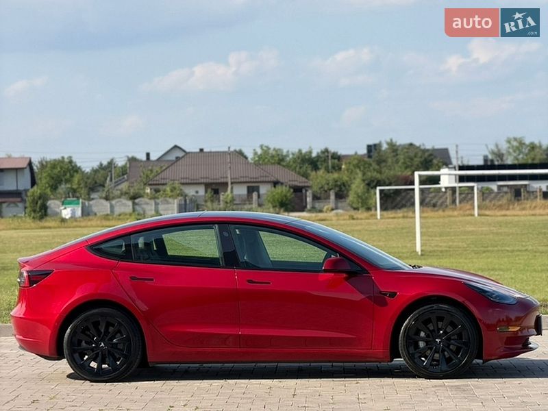 Седан Tesla Model 3 2022 в Ровно