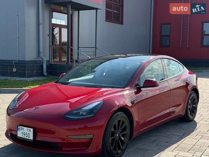 Седан Tesla Model 3 2022 в Ровно