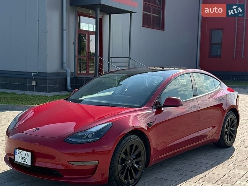 Седан Tesla Model 3 2022 в Ровно