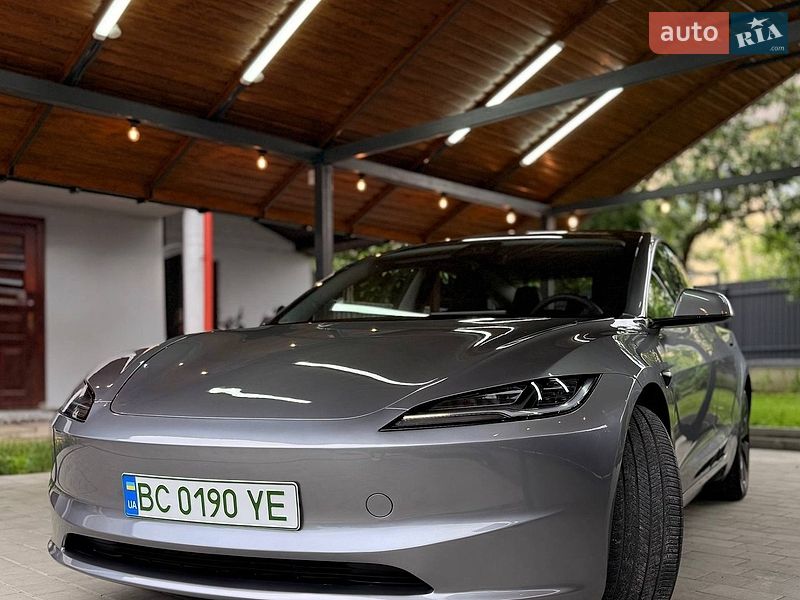 Tesla Model 3 2024