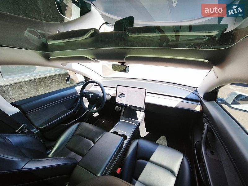 Седан Tesla Model 3 2020 в Києві