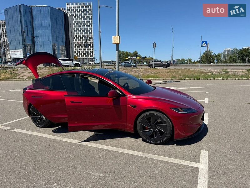 Седан Tesla Model 3 2024 в Киеве