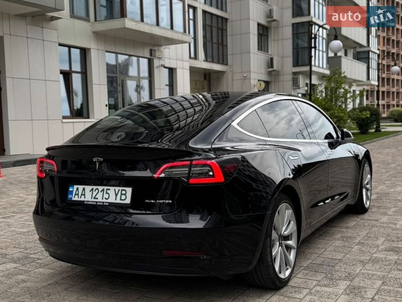 Седан Tesla Model 3 2019 в Києві