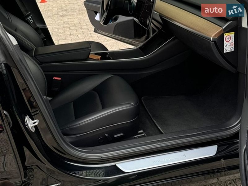 Седан Tesla Model 3 2019 в Києві