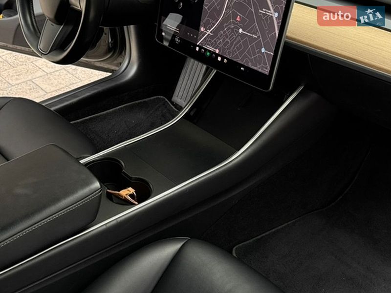 Седан Tesla Model 3 2019 в Києві