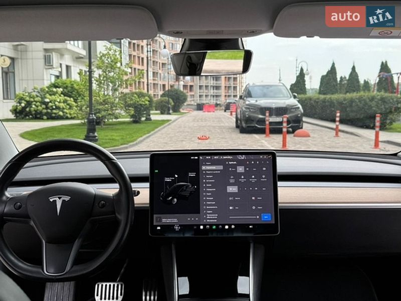 Седан Tesla Model 3 2019 в Києві