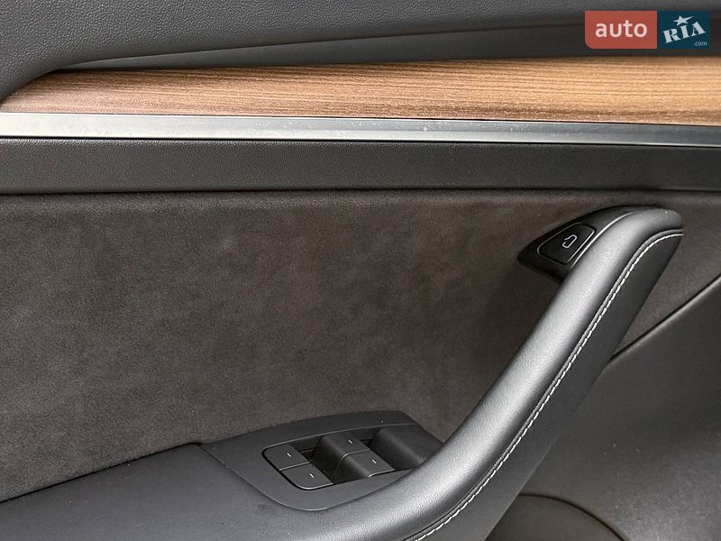 Седан Tesla Model 3 2022 в Львове