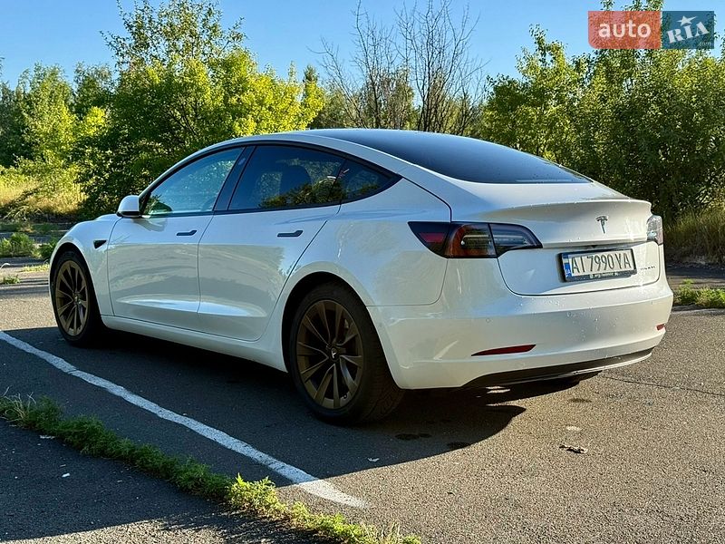 Седан Tesla Model 3 2021 в Киеве