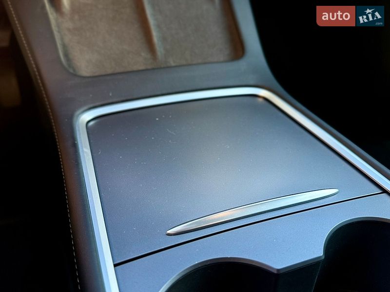 Седан Tesla Model 3 2021 в Киеве